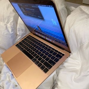 MacBook Air rose gold 13” 2018